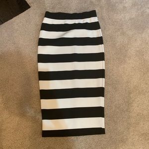 Gianni Bini Long fitted skirt
